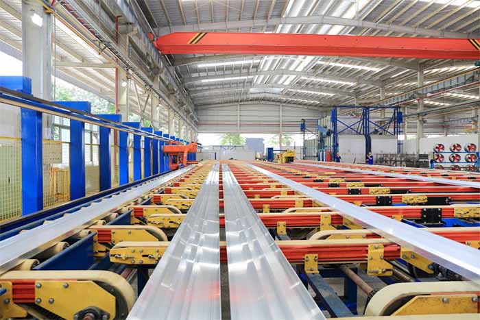 鋁型材定制開(kāi)模鋁型材擠壓車間